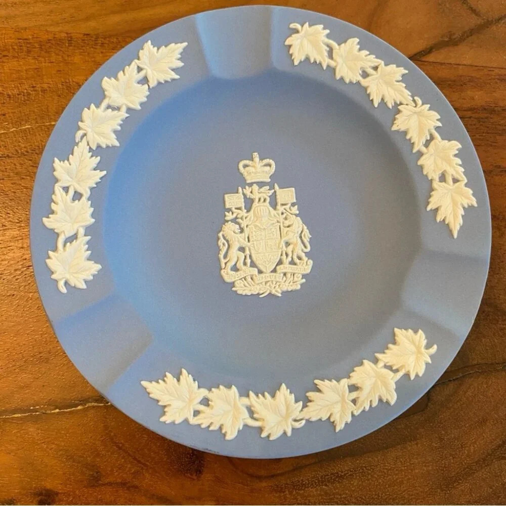 Wedgwood Jasperware Canada Coat of Arms Small Dish - Picture 1 of 11